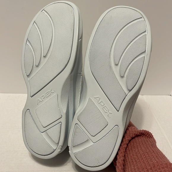 Apex Women’s Sneakers White Double Strap Hook & Loop Closure SEE MEASUREMENTS - Picture 6 of 9